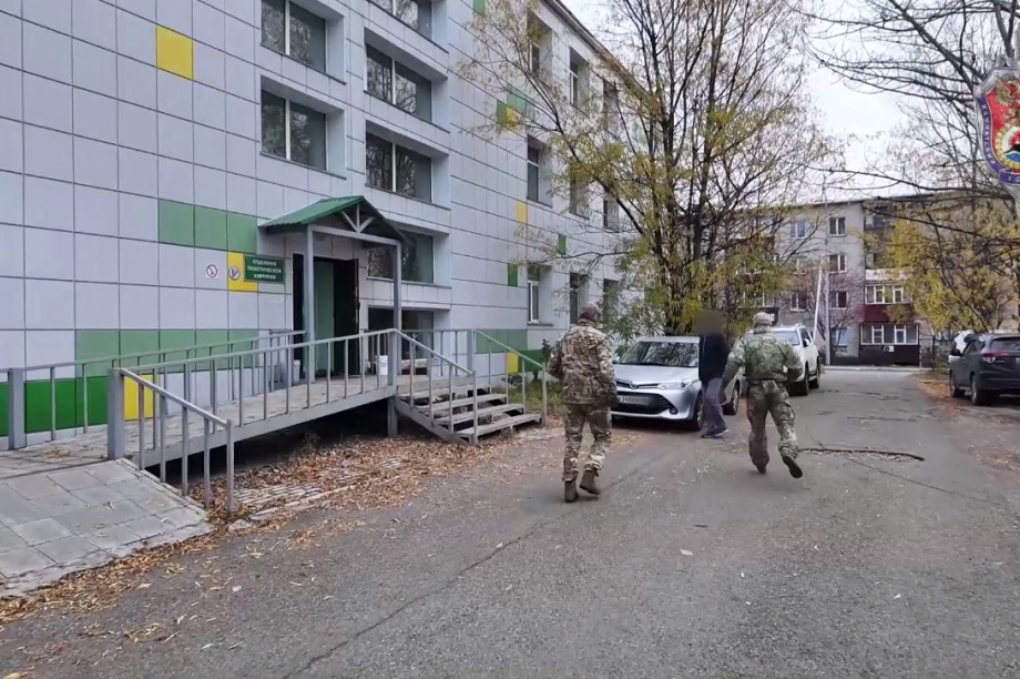 На Камчатке задержан врач, обвиняемый в мошенничестве на 1,6 млн рублей. Фото: УФСБ России по Камчатскому краю. Фотография 1
