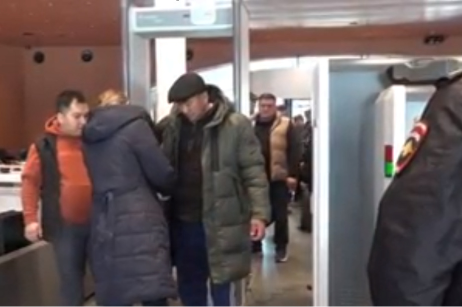 Шестерых мигрантов отправили с Камчатки в принудительном порядке. Фото: УМВД России по Камчатскому краю, скриншот