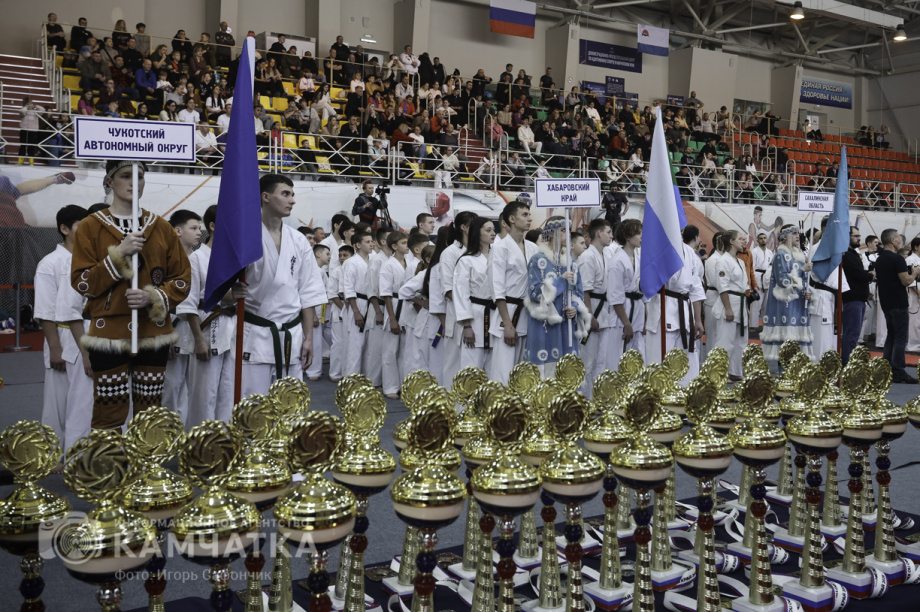 На Камчатке состоялся Чемпионат и первенство ДФО по каратэ-киокусинкай (фоторепортаж). Фото: «Камчатка Сегодня» \ Игорь Сафончик. Фотография 24