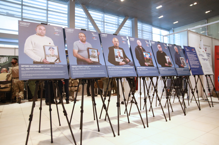 Сергей Меркулов выразил признательность Ирине Яровой от имени камчатских военнослужащих СВО. Фото: kamgov.ru. Фотография 2