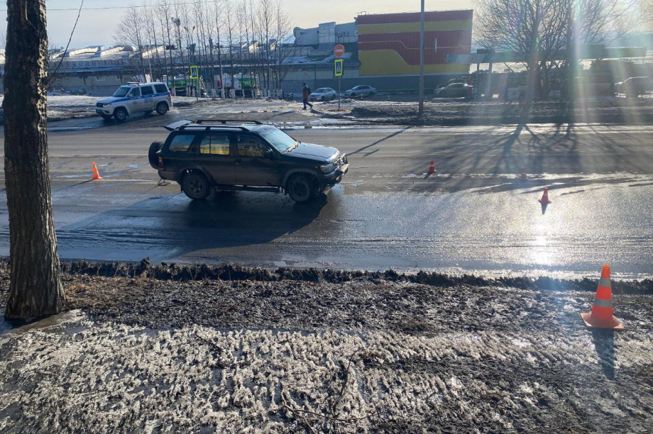 На Камчатке пешеход нарушил правила и попал под колеса внедорожника. Фото: Госавтоинспекция Камчатского края. Фотография 2