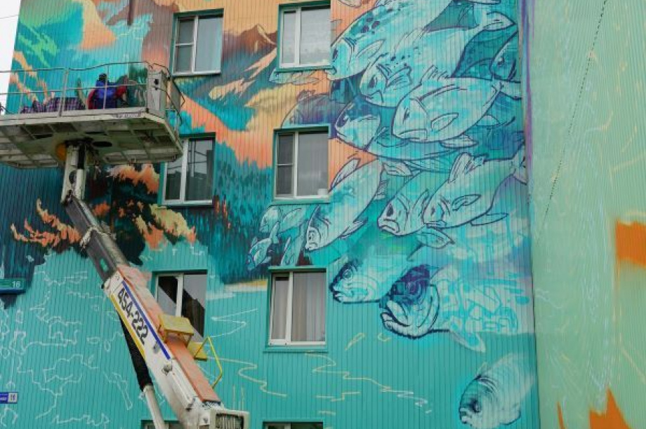 Ещё три мурала украсят дома в столице Камчатки. Фото: pkgo.ru. Фотография 5