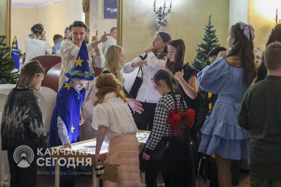 Пятьсот детей побывали на Губернаторской ёлке на Камчатке. Фото: ИА «Камчатка»/Игорь Сафончик. Фотография 32