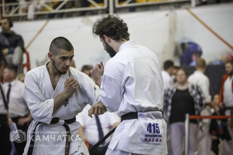 На Камчатке состоялся Чемпионат и первенство ДФО по каратэ-киокусинкай (фоторепортаж). Фото: «Камчатка Сегодня» \ Игорь Сафончик. Фотография 71