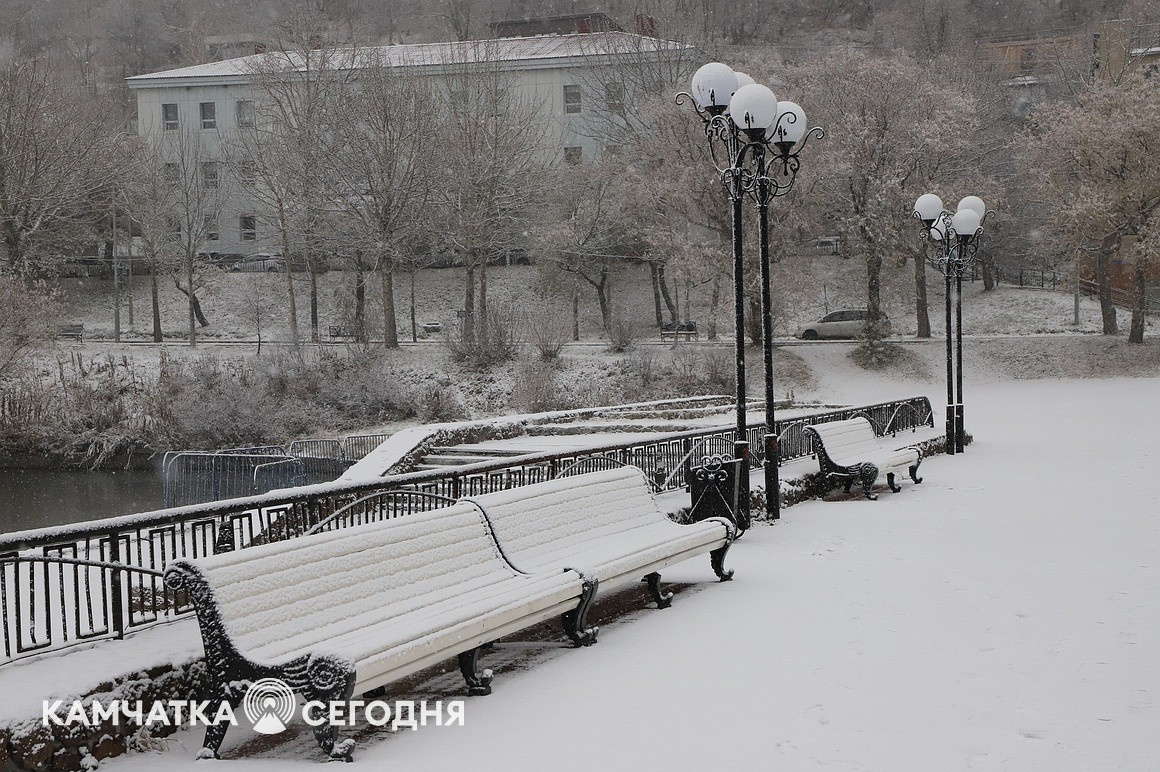 Первый снег выпал в столице Камчатки. Фоторепортаж. Фото: Виктор Гуменюк\ИА "Камчатка". Фотография 2