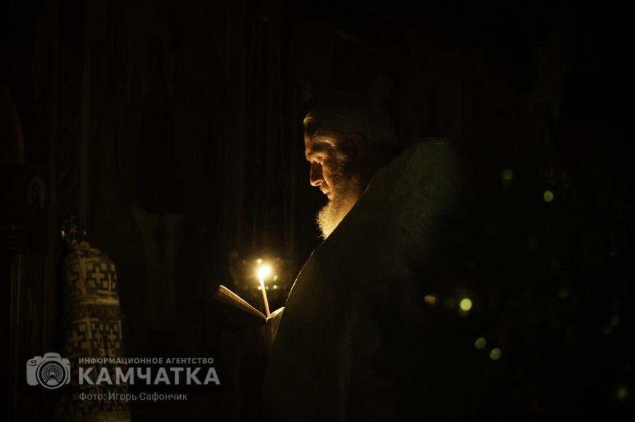 Рождественская служба в соборе Святой Троицы на Камчатке (фоторепортаж). Фото: «Камчатка Сегодня» \ Игорь Сафончик. Фотография 33