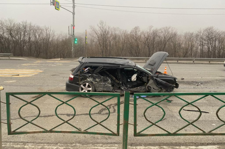 Subaru Forester и Toyota Carina на Камчатке не поделили дорогу, пострадали двое. Фото: УГИБДД УМВД России по Камчатскому краю\ "Право на руль". Фотография 1