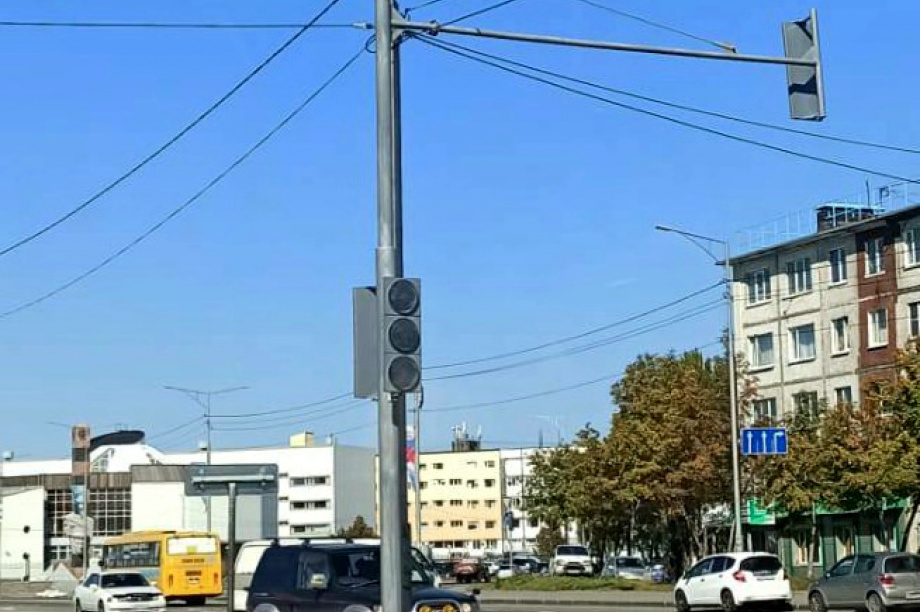 Новый светофор заработал на АЗС в Петропавловске. Фото: pkgo.ru