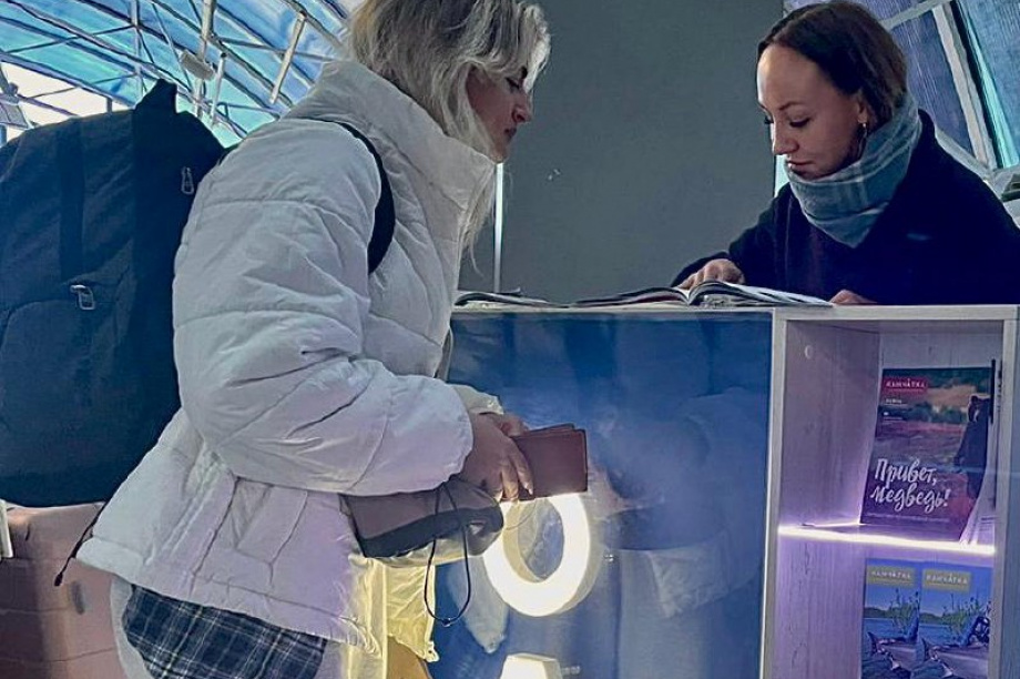Туристско-информационная стойка заработала в главном  аэропорту Камчатки. Фото: kamgov.ru