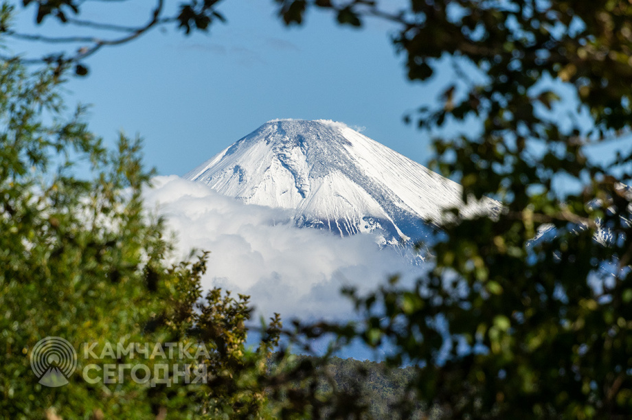 На Авачинском вулкане опасный лёд: туристов просят брать снаряжение. Фото: Артем Безотечество