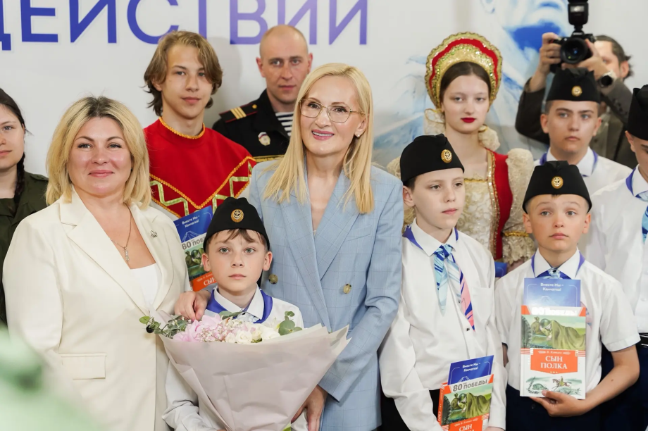 «Служить России — самое большое призвание»: Ирина Яровая встретилась с ветеранами СВО в Центре «ВОИН». . Фотография 3