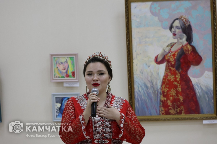 Художественная выставка «Место встречи» открылась на Камчатке. Фоторепортаж. фото: Виктор Гуменюк. Фотография 31