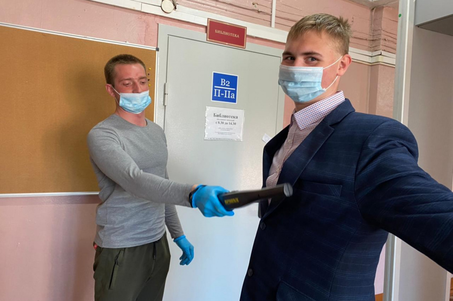 Камчатские выпускники сдают ЕГЭ по обществознанию . Фото: kamgov.ru. Фотография 4