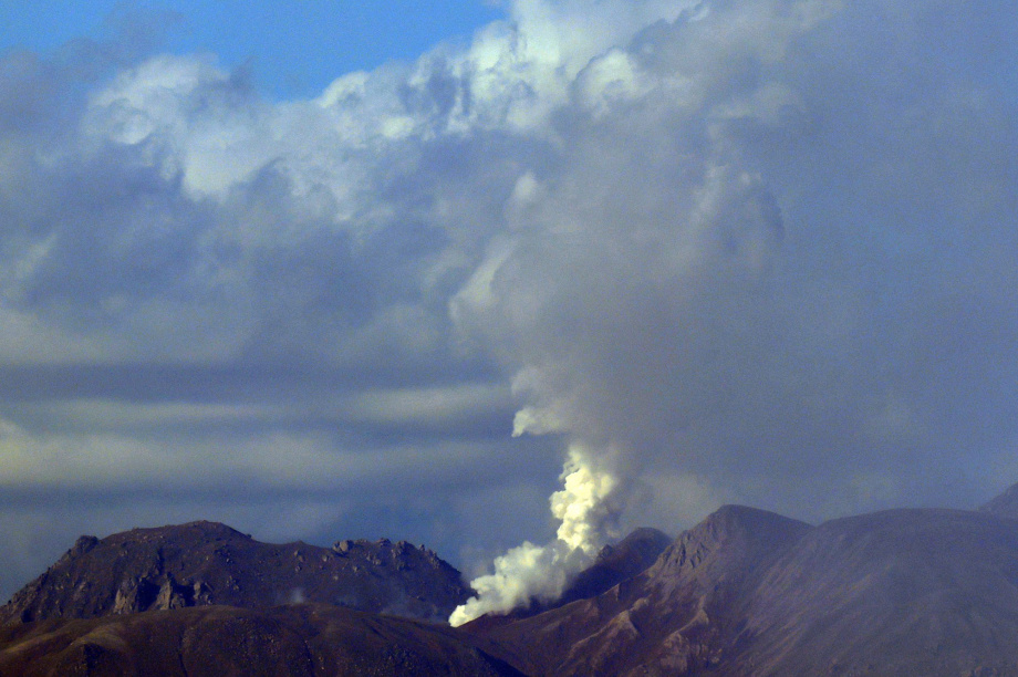Ученые обследуют новые фумаролы на камчатском вулкане Шивелуч. Фото: Юрий Демянчук. Фотография 2