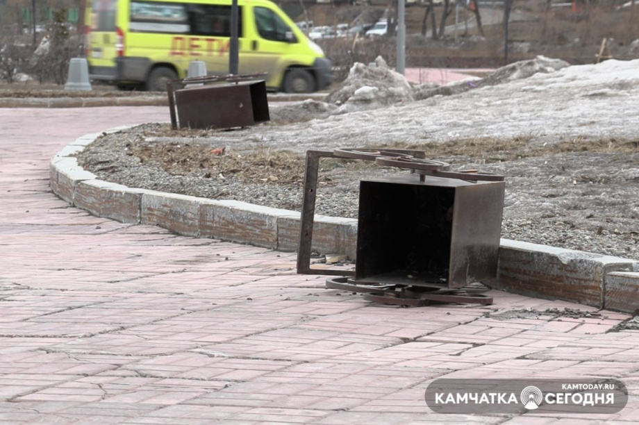 Почти ураганный ветер бушует в столице Камчатки. Фото: Алексей Кузьмин / информационное агентство "Камчатка". Фотография 3