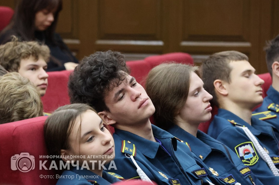 «Парту Героя» открыли сегодня в школе Петропавловска. фото: Виктор Гуменюк. Фотография 24
