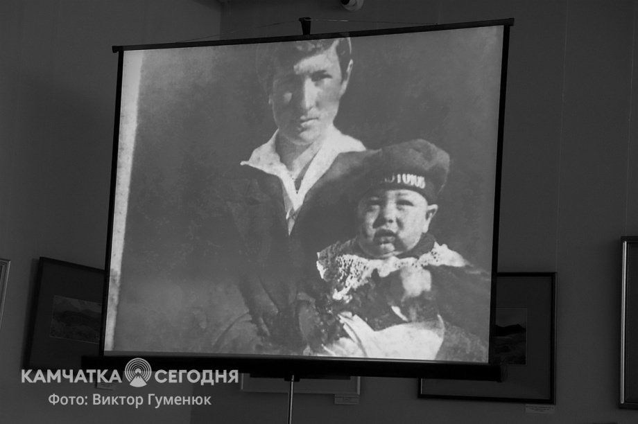Открытие персональной юбилейной выставки Виталия Шохина «Мой вернисаж» на Камчатке. Фоторепортаж. Фото: Виктор Гуменюк\ИА "Камчатка". Фотография 34
