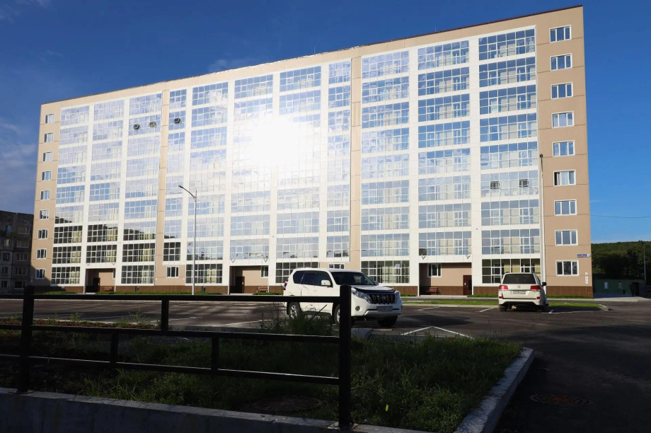 В Пионерском достроили дом: 34 квартиры передадут камчатским детям-сиротам. Фото: kamgov.ru. Фотография 1
