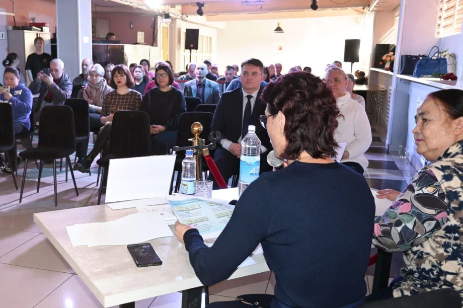 Депутаты краевого законодательного собрания представили отчет перед жителями Паланы за 2025 год. Фото: Заксобрание Камчатского края. Фотография 3