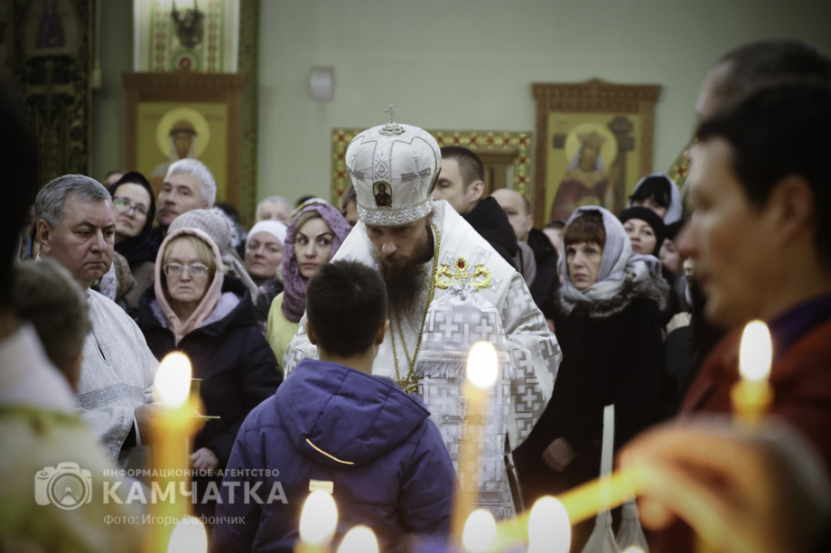 Рождественская служба в соборе Святой Троицы на Камчатке (фоторепортаж). Фото: «Камчатка Сегодня» \ Игорь Сафончик. Фотография 65