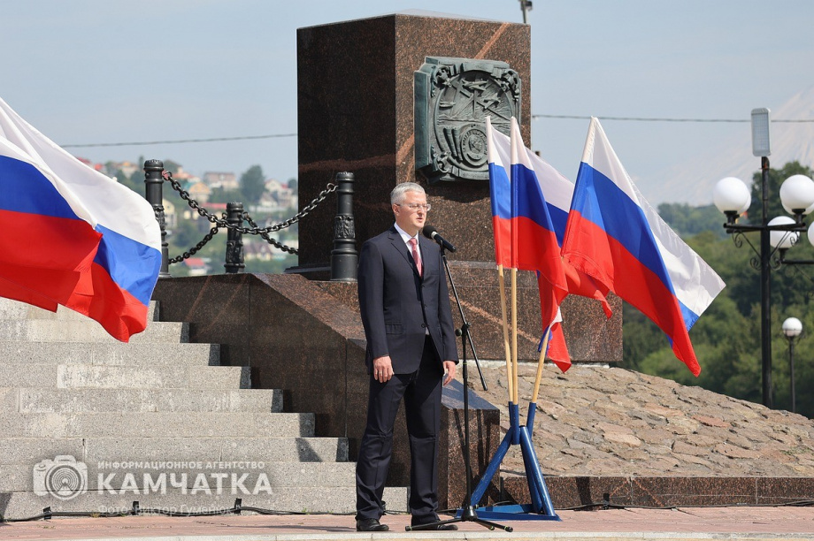 Триколор на главной площади Петропавловска-Камчатского - главный герой и триумфатор  . Фото: ИА «Камчатка» \ Виктор Гуменюк. Фотография 32