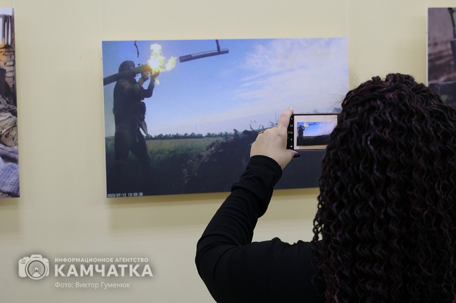 Художественный музей на Камчатке открыл фотовыставку авторских работ бойцов СВО  . Фото: ИА «Камчатка»  . Фотография 5