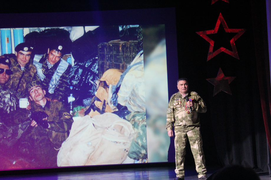 «Время выбрало вас»: фестиваль, который соединил поколения под аккорды гитар. . Фотография 10