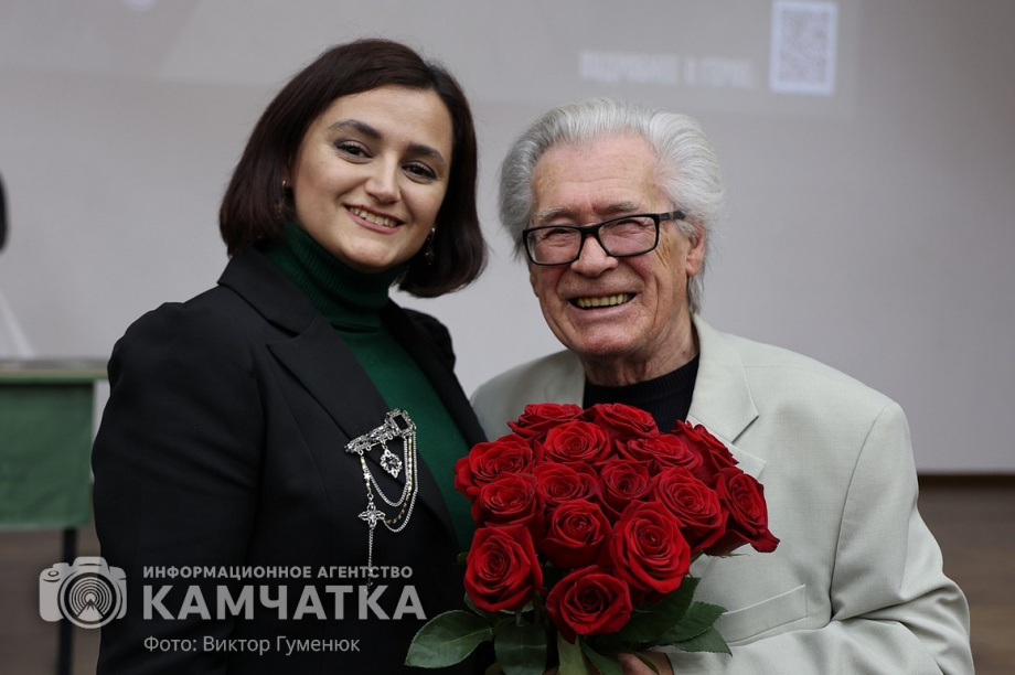 «Парту Героя» открыли сегодня в школе Петропавловска. фото: Виктор Гуменюк. Фотография 29