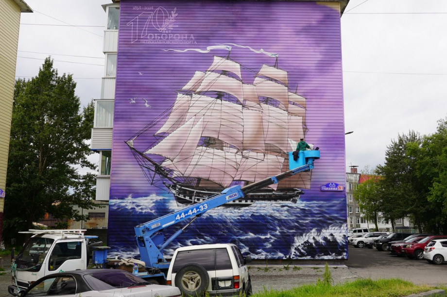 Фрегат «Аврора» украсил торец одного из домов в Петропавловске. Фото: t.me/pkgo_official_telegram, pkgo.ru. Фотография 3