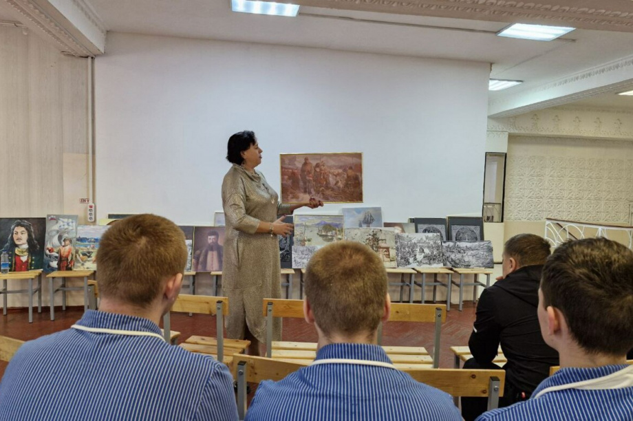 #Позывнойкультура: в камчатском госпитале для бойцов СВО организовали выставку картин российских художников. Фото: kamgov.ru