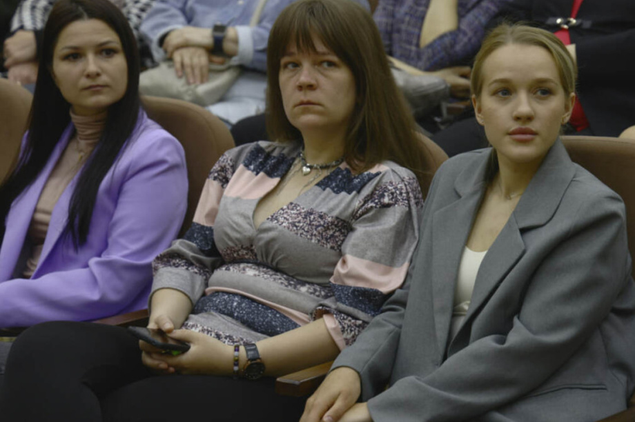 В Камчатском крае повысили зарплаты ветеринарам. Изображение от Freepik.com и kamgov.ru. Фотография 3