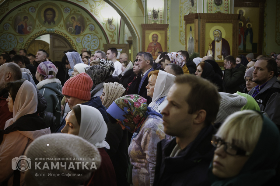 Рождественская служба в соборе Святой Троицы на Камчатке (фоторепортаж). Фото: «Камчатка Сегодня» \ Игорь Сафончик. Фотография 90