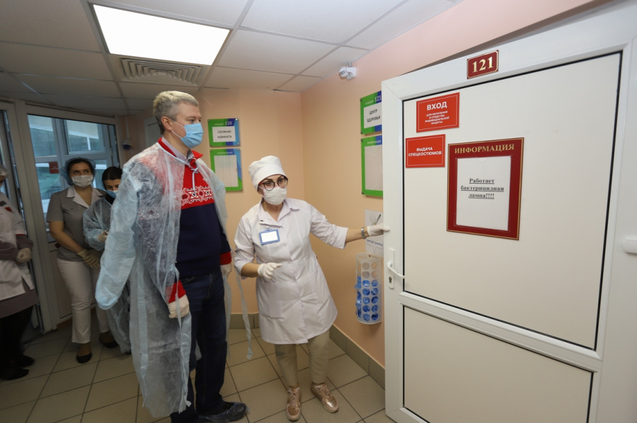 Владимир Солодов проверил работу камчатских поликлиник в период каникул. Фото: kamgov.ru. Фотография 1