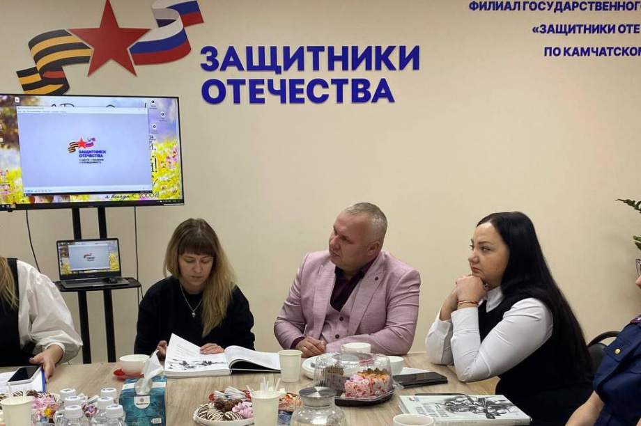 В камчатском фонде «Защитники Отечества»  презентовали сборник рассказов, посвящённых СВО. Фото: фонд Защитники Отечества (Камчатка). Фотография 1