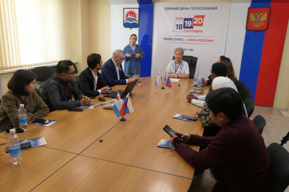 Руководители избиркома Камчатки встретились с международными наблюдателями: открытость и контроль на выборах. ИА «Камчатка» / Кирилл Маренин. Фотография 6