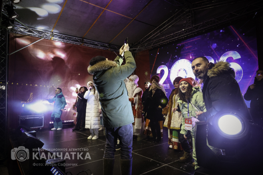 Новогодняя ночь в Петропавловске-Камчатском (фоторепортаж). . Фотография 54