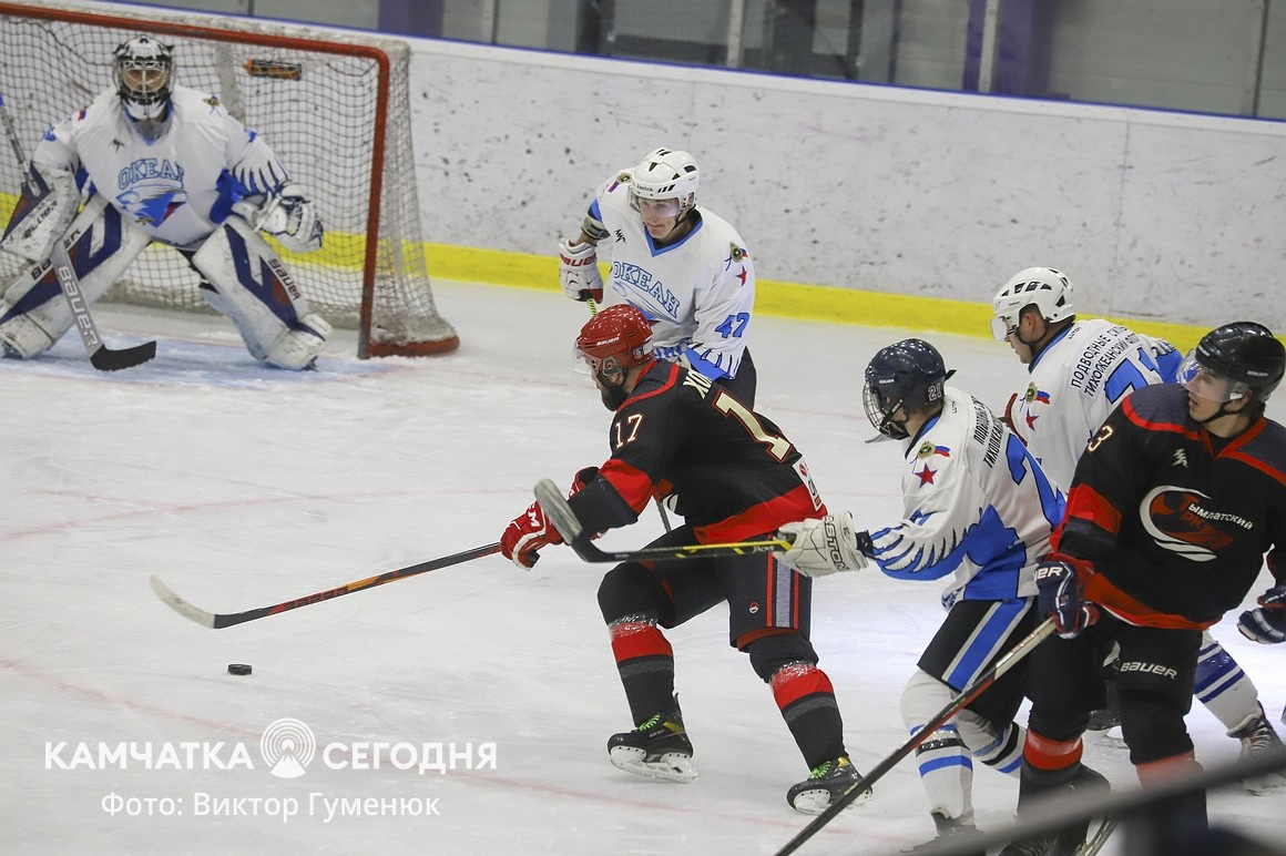 Чемпионат по хоккею среди взрослых команд стартовал на Камчатке. Фото: Виктор Гуменюк\ИА "Камчатка". Фотография 20