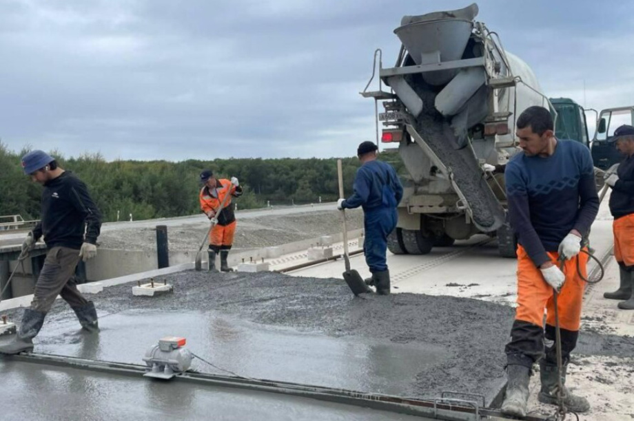 Мост через реку Быстрая в Усть-Большерецком районе полностью заасфальтирован. Фото: kamgov.ru (архив). Фотография 5