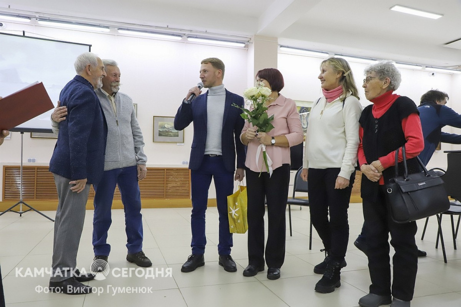Открытие персональной юбилейной выставки Виталия Шохина «Мой вернисаж» на Камчатке. Фоторепортаж. Фото: Виктор Гуменюк\ИА "Камчатка". Фотография 50