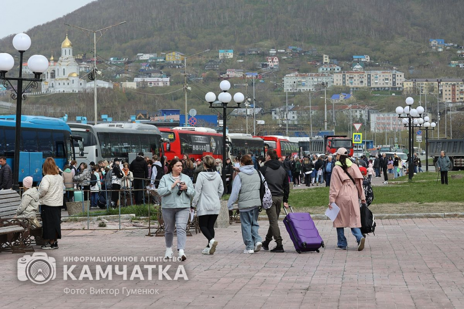 Проводы детей в камчатские оздоровительные лагеря. Фото: Виктор Гуменюк. Фотография 16