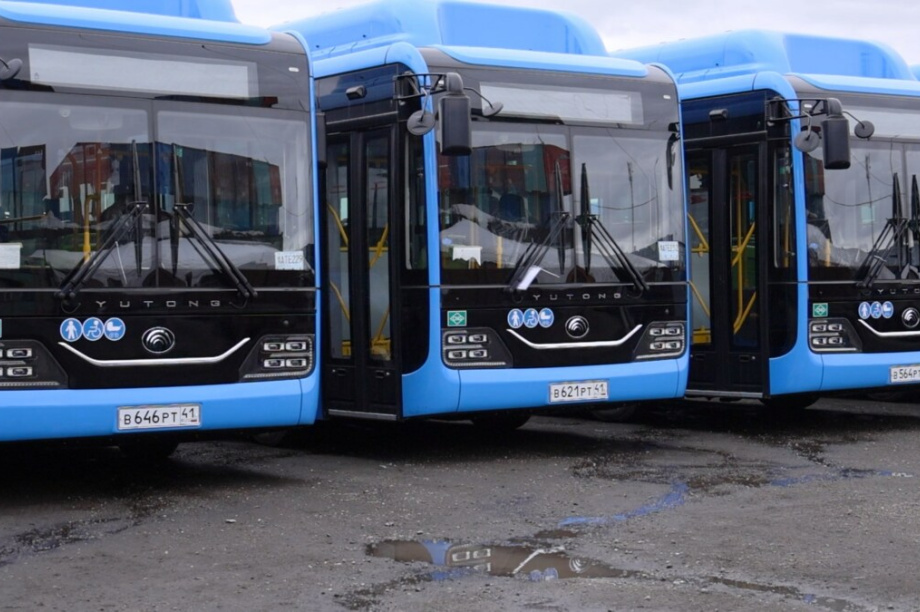 Десять новых автобусов прибыли на Камчатку и скоро выйдут на маршруты. . Фотография 1