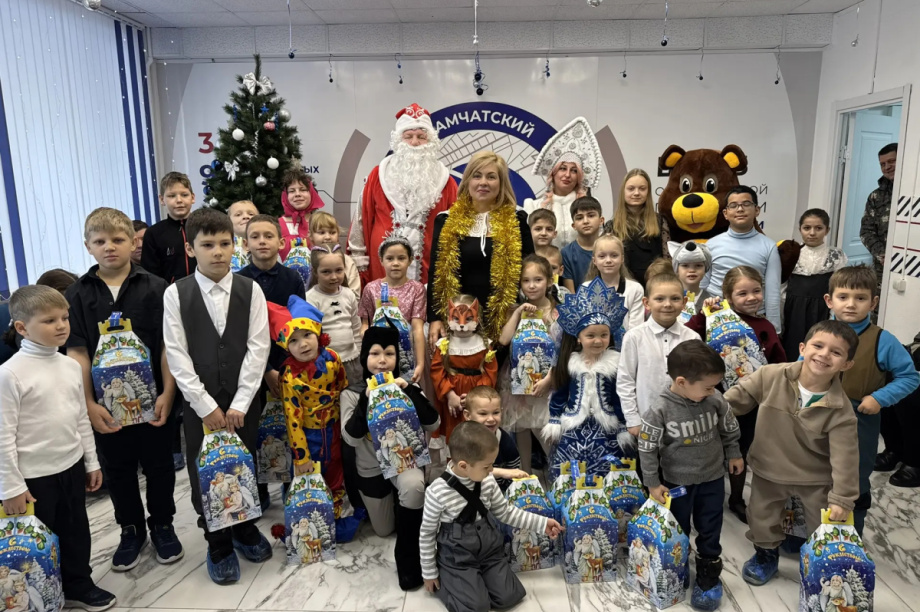 Депутаты Гордумы подарили новогоднее чудо маленьким жителям Петропавловска-Камчатского. Фото: Городская Дума