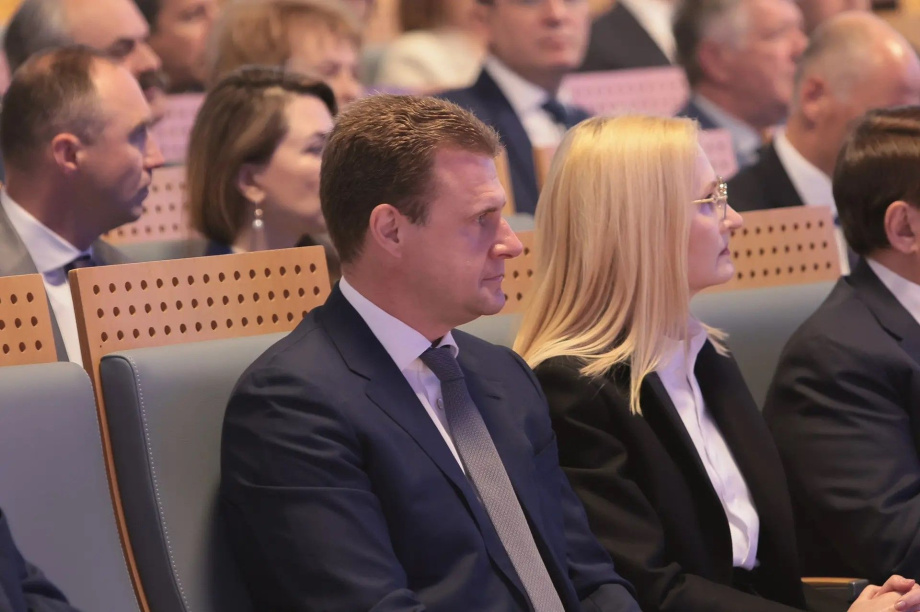 Чекунков поблагодарил Яровую за законы для Дальнего Востока. . Фотография 3