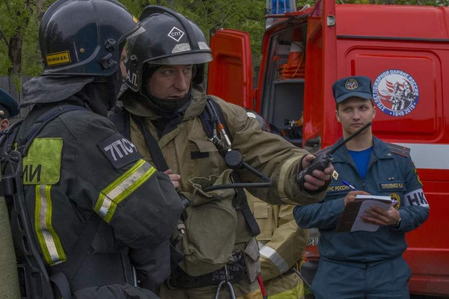 На Камчатке 37 пожарных тренировались тушить базу отдыха «Гелиос». Фото: пресс-служба краевого управления МЧС. Фотография 6