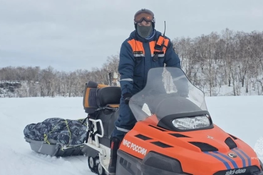 Спасатели МЧС водрузили флаг на вершине Ключевской Сопки на Камчатке. Фото: ГУ МЧС России по Камчатскому краю. Фотография 2