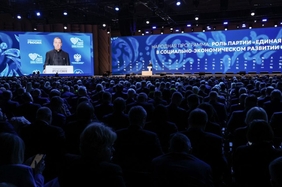 Дмитрий Медведев: инициативы с мест должны доходить до федерального уровня быстрее.  Фото: Валерий Шарифулин/ТАСС