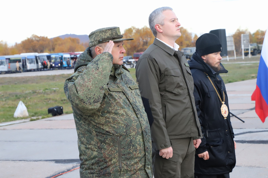 Мобилизованных жителей Камчатки торжественно проводили к месту несения службы. Фото: Виктор Гуменюк. Фотография 31