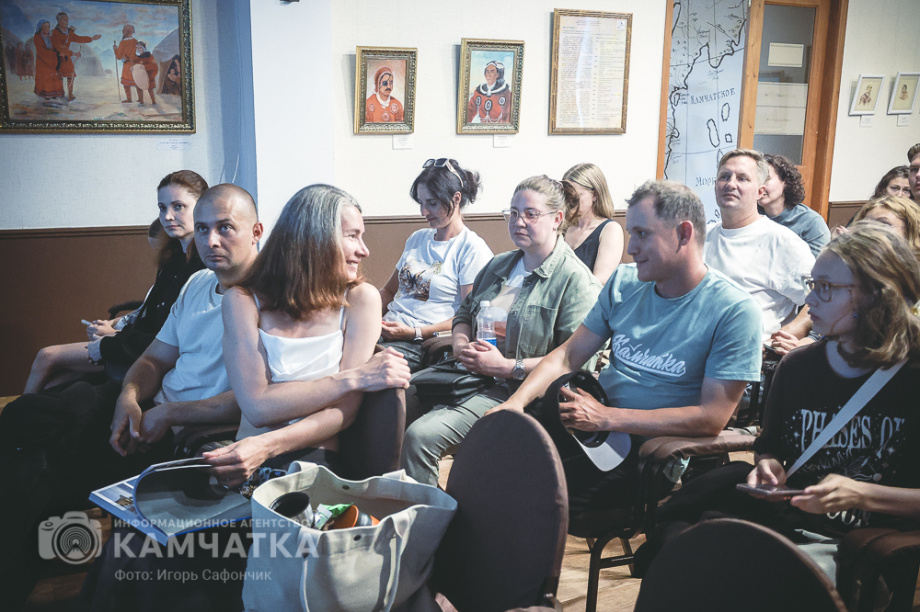 Российский мотопутешественник представил на Камчатке премьеру своего фильма о Командорах. Фото: «Камчатка Сегодня» \ Игорь Сафончик+. Фотография 34