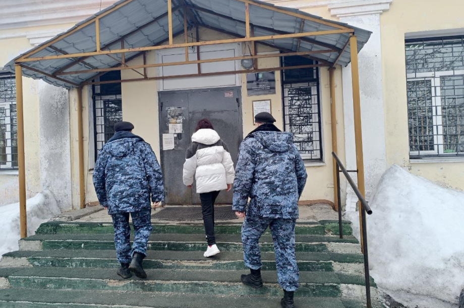 В Елизове судебные приставы нашли женщину, которая задолжала алименты на 300 тысяч рублей . Фото: УФССП по Камчатскому краю и Чукотскому округу.