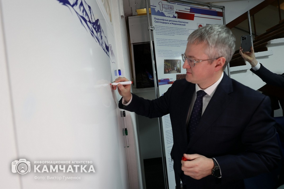 Штаб общественной поддержки открыт в краевой столице Камчатки. Фото:Виктор Гуменюк. Фотография 14